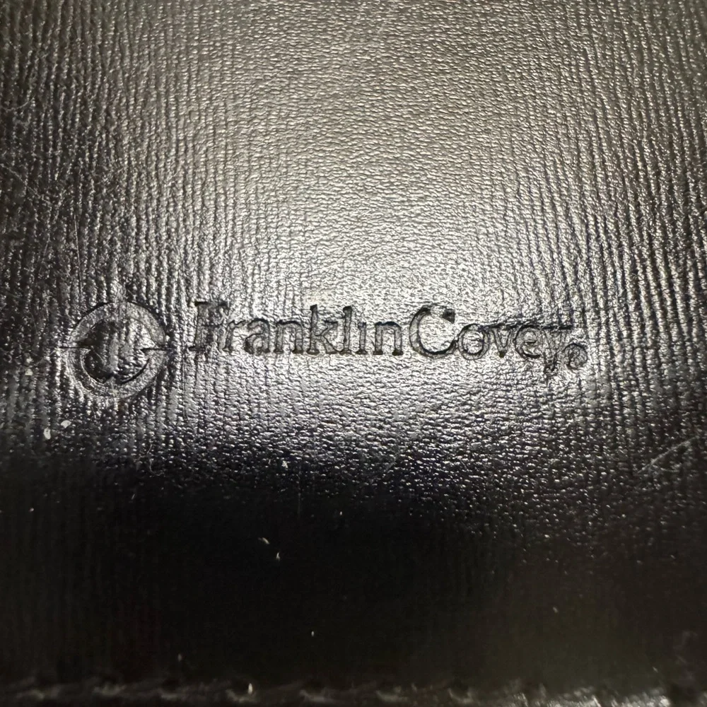Franklin Covey Napa Leather Zipper Binder Classic size with accessories
